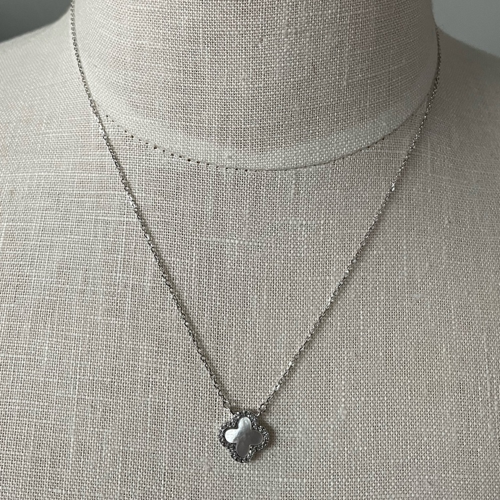 Silver Color Necklace with shell/pearly Clover Pendant with stone border